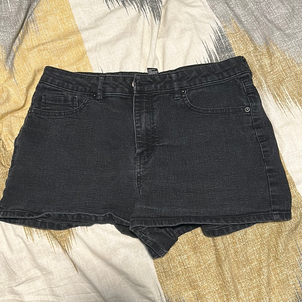 Forever 21, black shorts. Size 31